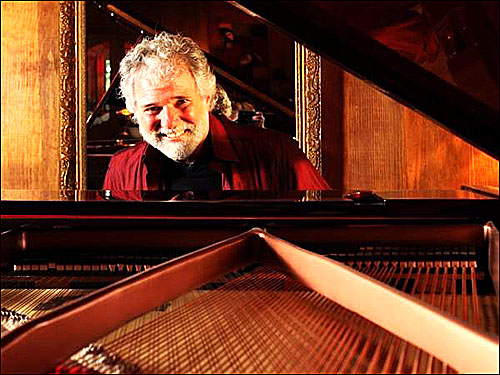 Tech Showcases Offerings with Stones Keyboardist Chuck Leavell