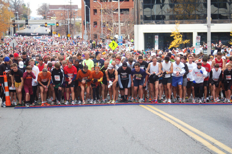 11,500 Roanokers Participate in Rescue Mission’s Drumstick Dash