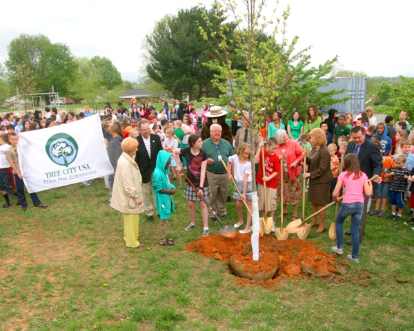Roanoke County Celebrates 15 Years as Tree City USA