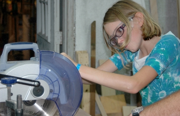 Girl Scouts Break Out Power Tools To Inspire Reading
