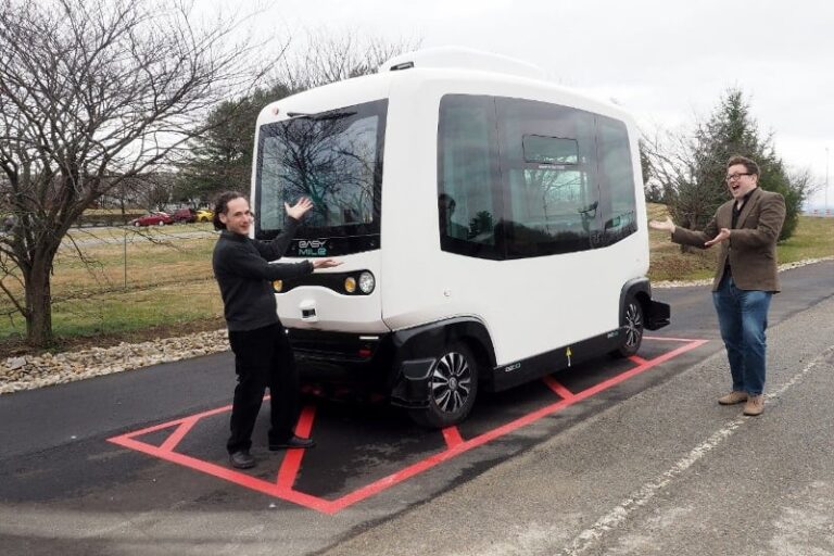 Forum Focuses on Real Impact of Self-driving Vehicles