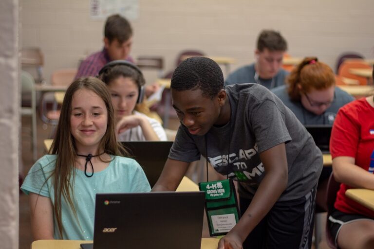 Virginia 4-H Teens Collaborate With Google to Teach Local Kids Computer Science