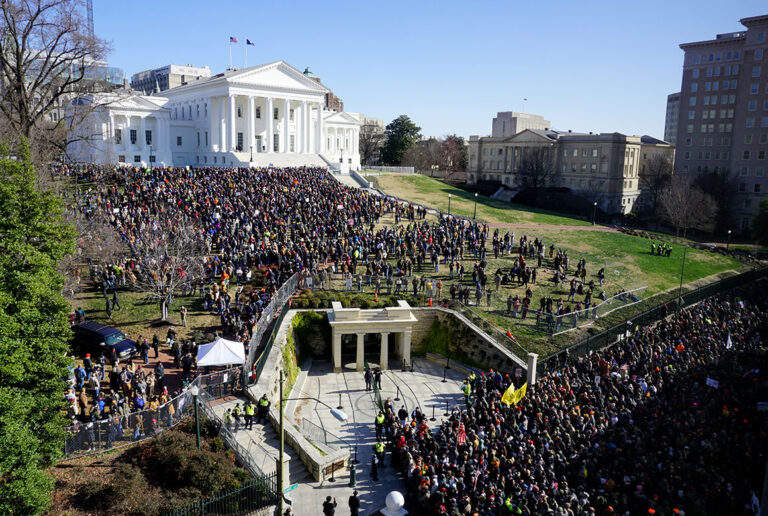 22,000 Virginians March On Richmond