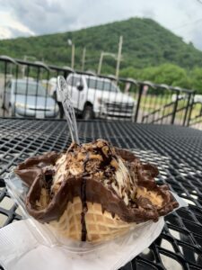 Chris's Coffee & Custard, with a view of Mill Mountain