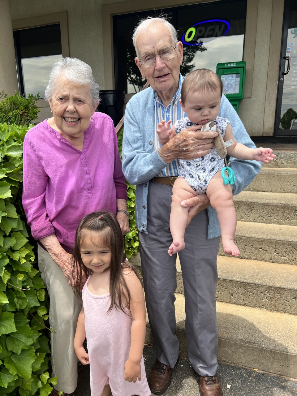 SCOTT DREYER: Happy 71st Anniversary, Ken & Jane Dreyer! - The Roanoke Star